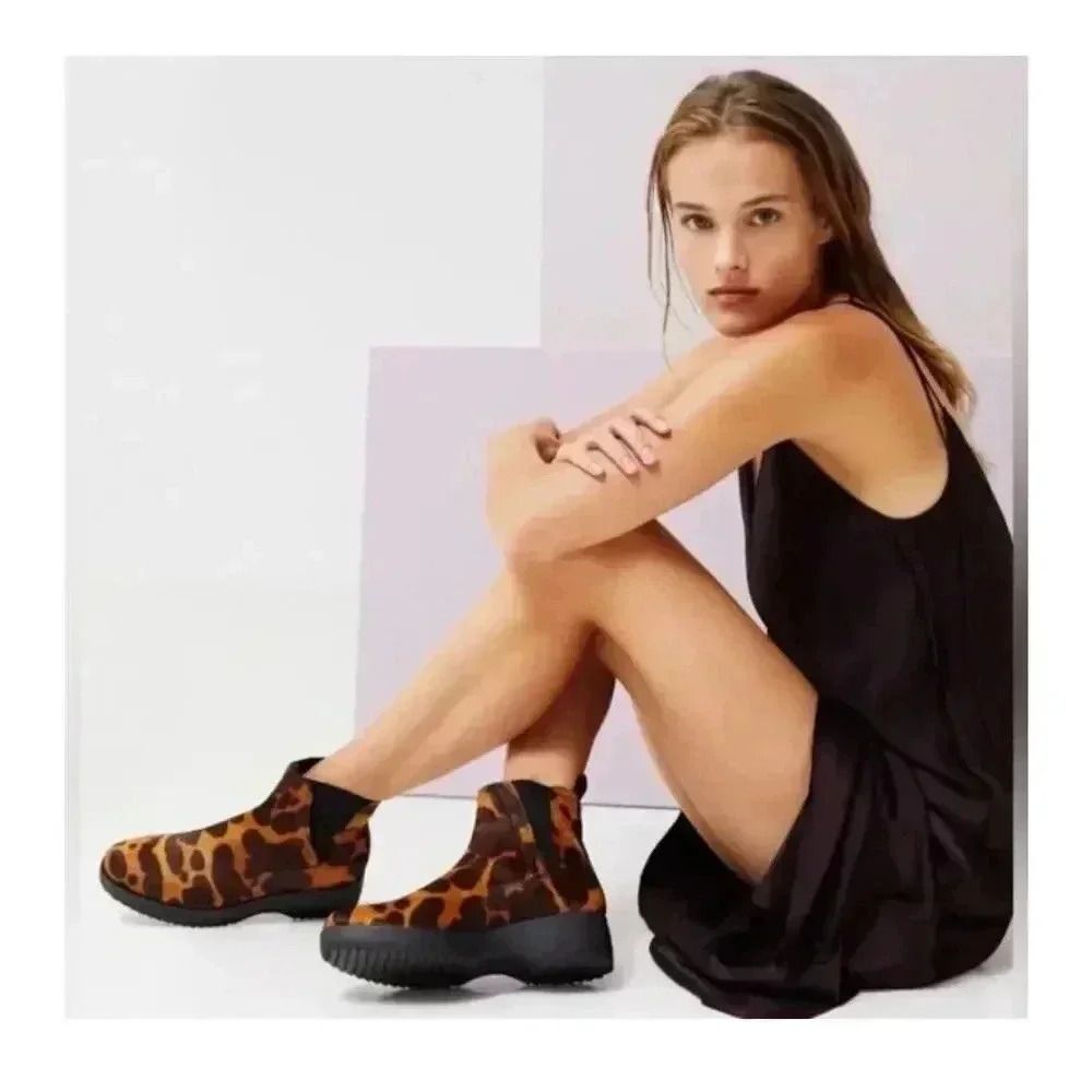 Leopard Print Calf Hair Pony Chelsea Booties LOUISE ET CIE Women’s Size 8M 38.5